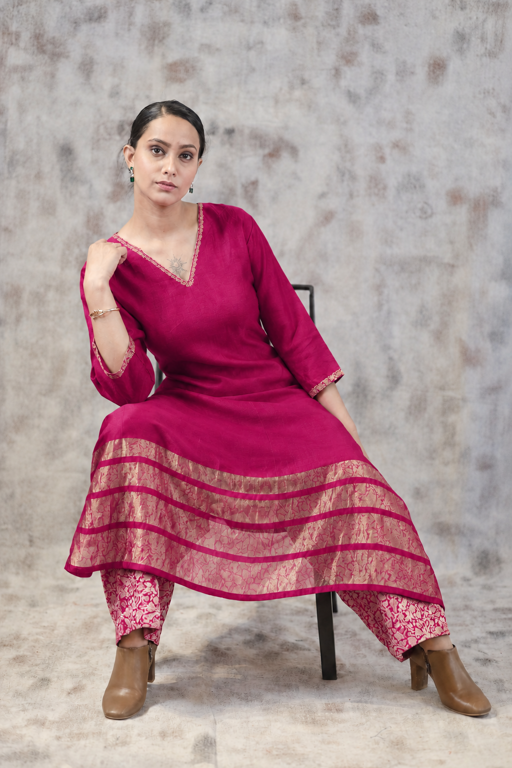 Kosh Silk Pink Brocade Ethenic Set