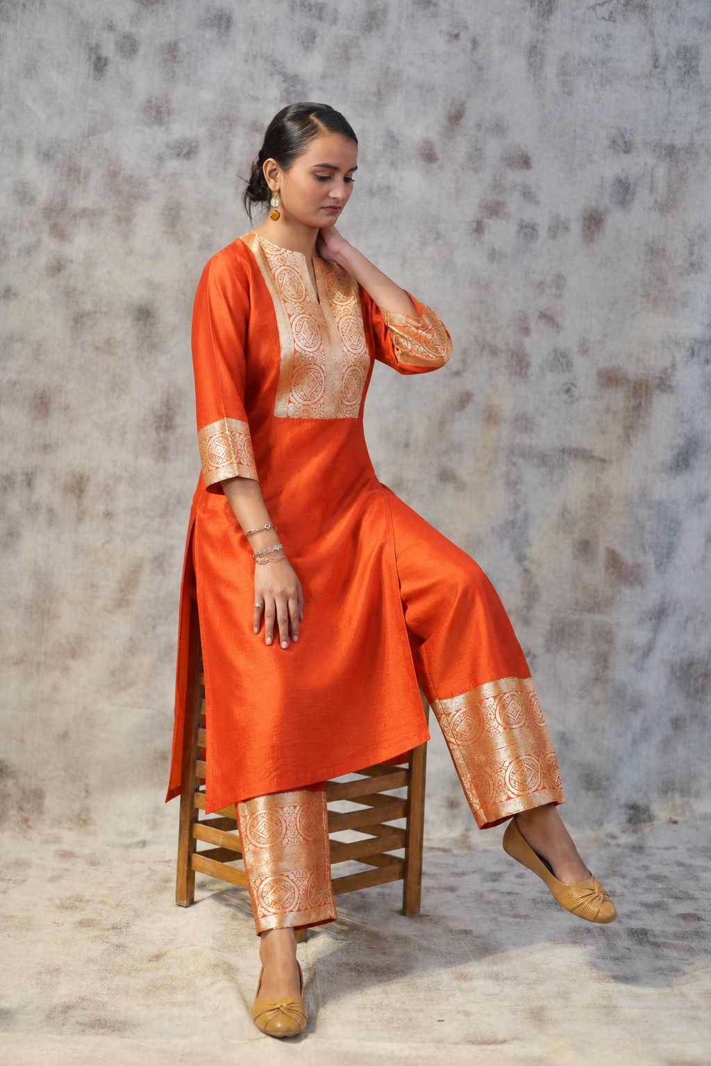 KOSH SILK RUST BORDER NECK SET