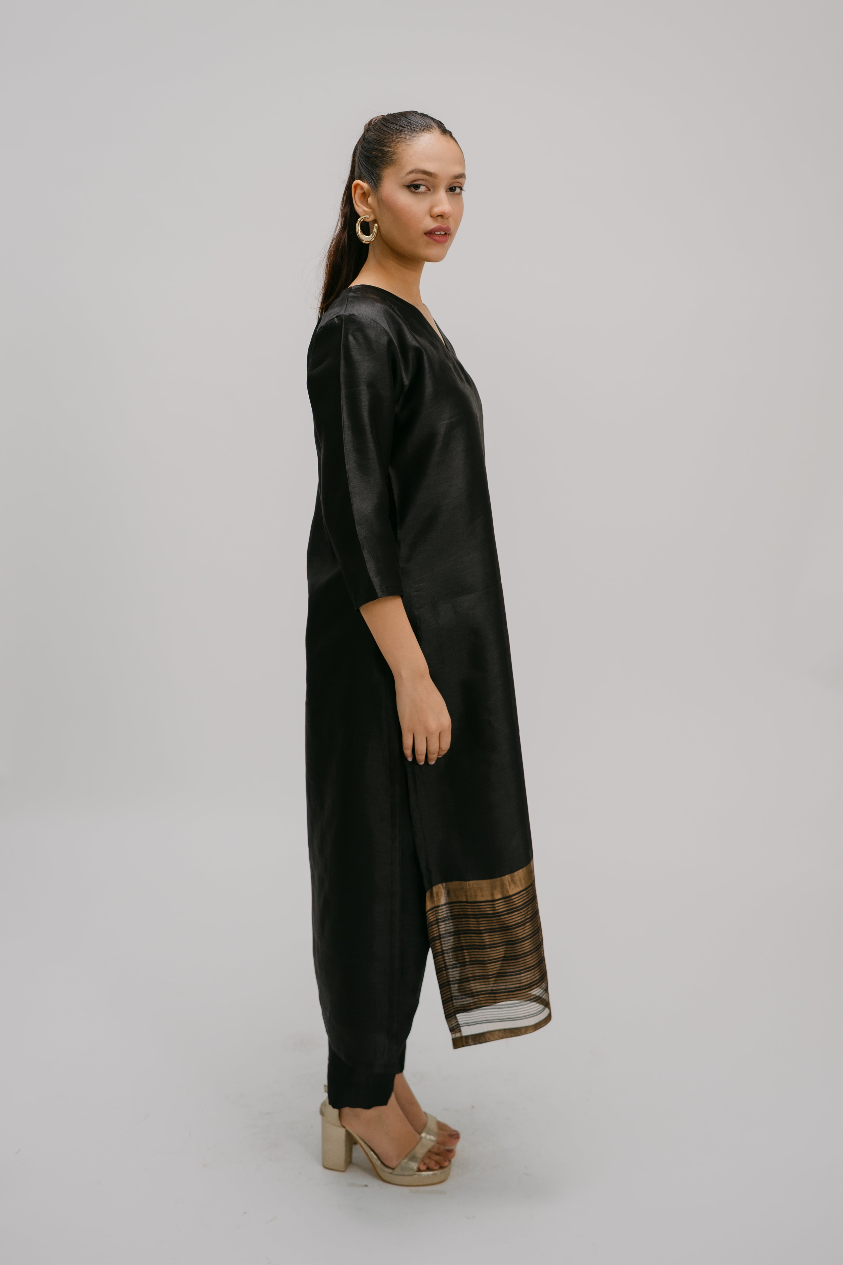 Bidri Back Applique Kurta