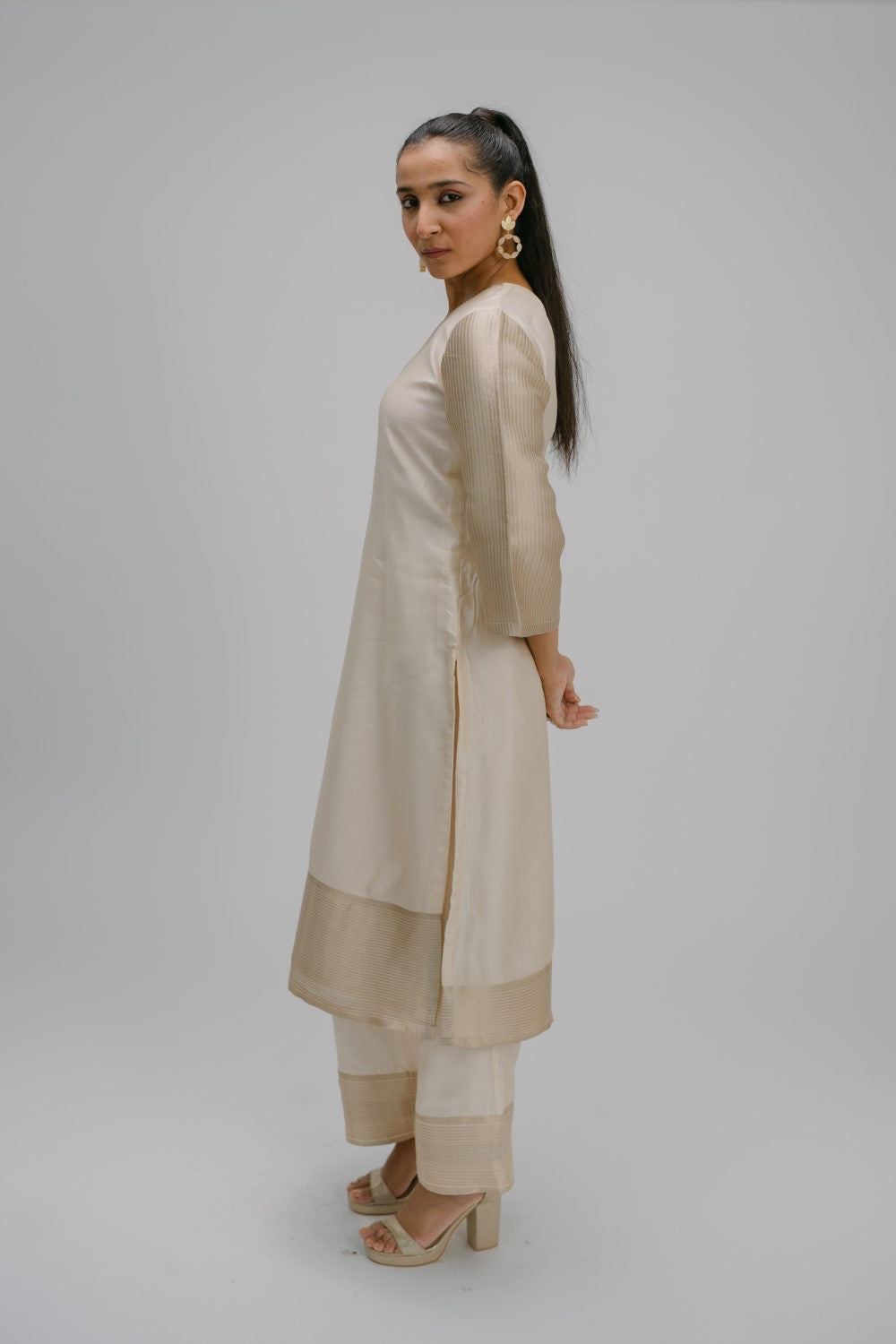 44. Tyohar kosh Silk v-neck set ( with brocade detail)