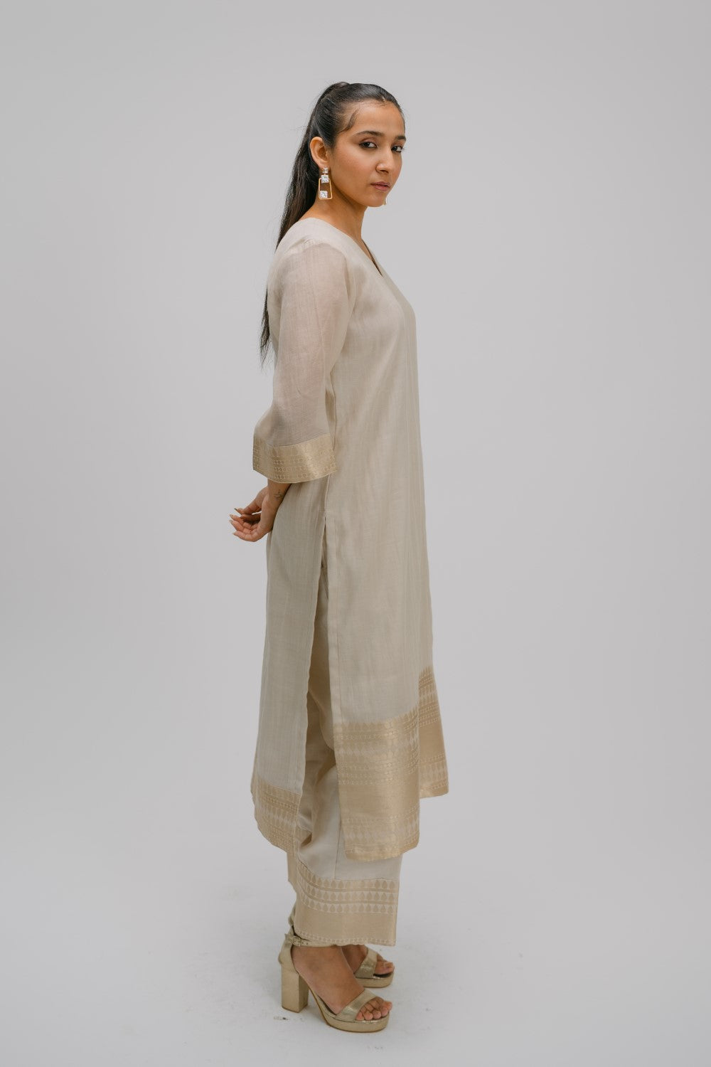 43. Tyohar mull brocade kurta set