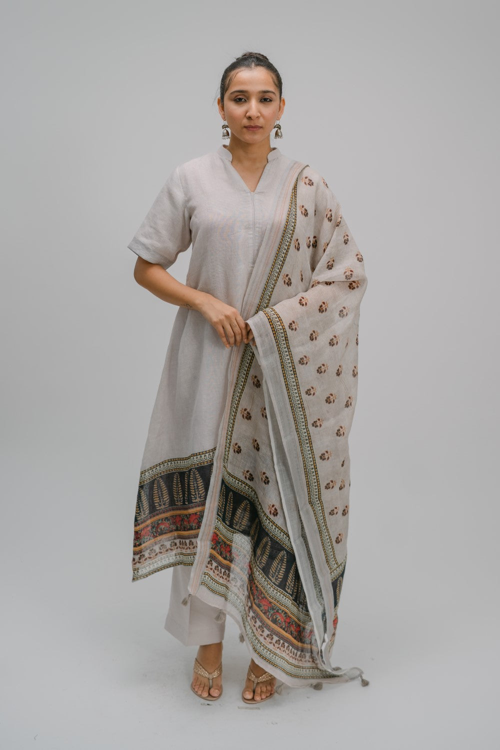 38. Tyohar organic linen collared  suit set