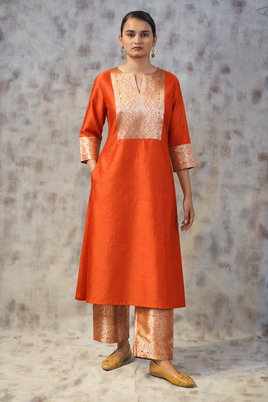 KOSH SILK RUST BORDER NECK SET