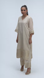 43. Tyohar mull brocade kurta set